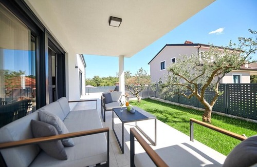 Kastel House | Holiday house Buje for 8 - 10 persons with 4 bedrooms - Holiday house