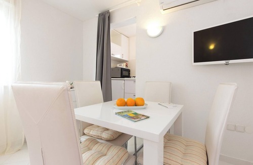 Skrbcici House | Homerez - Charming house in Skrpčići with enclosed garden