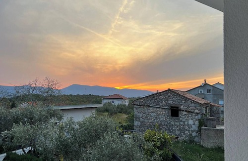 Skrbcici House | Homerez - Charming house in Skrpčići with enclosed garden