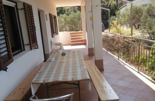 Gdinj Apartment | Homerez - Cozy Apartment in Gdinj, 70 m² + Garden