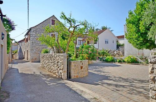 Vrboska House | House Lara