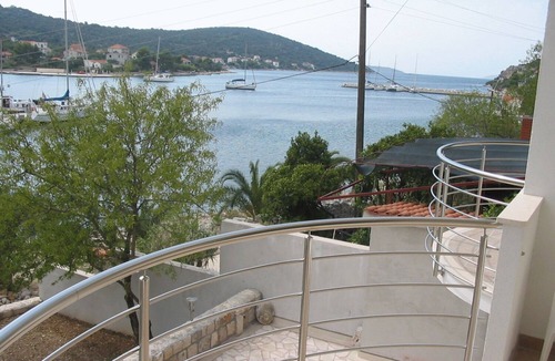 Veliki Drvenik Apartment | Apartment Milan - 10 m from the sea - Drvenik Veli (Island Drvenik Veli), Riviera Trogir, Croatia