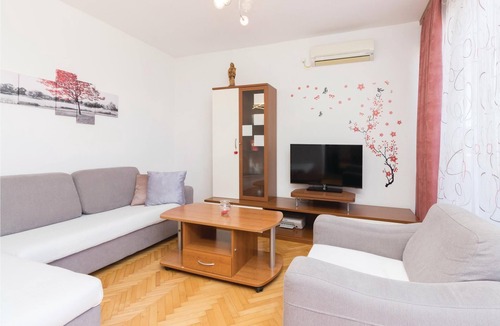 Kali House | In cascading terrain, in the small village of Kali, just below the main road, this vacation home awa