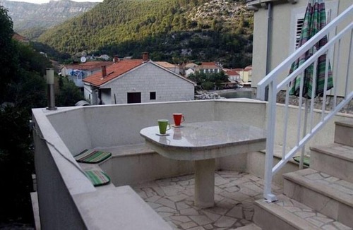 Trstenik Apartment | Just by the Sea Apartments- Studio Apartment with Terrace and Sea View (Modern Loft)