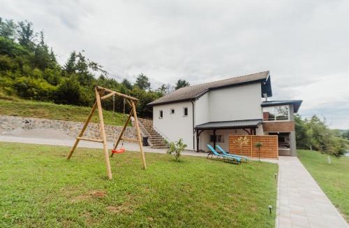 Barilovic House | Korana River Retreat with Sauna & Jacuzzi and View by Destination GREEN Croatia