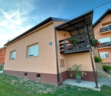 Slavonski Brod Apartment | Kuća za odmor Serdar
