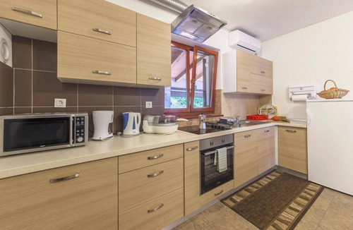 Pazin Apartment | Look forward to a great vacation in this beautiful vacation home with jacuzzi.