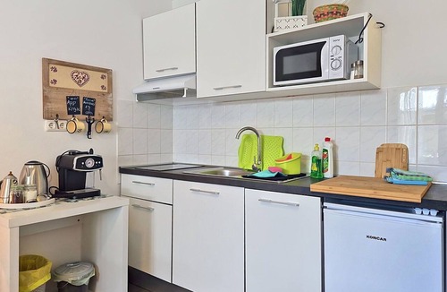 Finida Apartment | Lovely apartment for 2 people with WIFI, A/C, TV, terrace and pets allowed