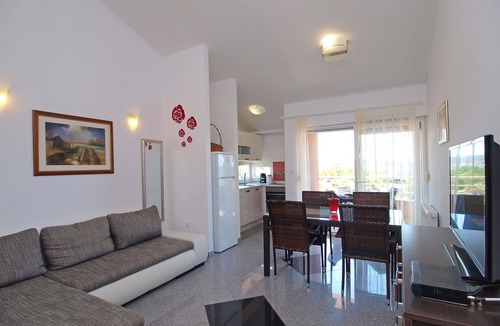 Bibinje Apartment | Lovely apartment for 4 guests with A/C, pool, WIFI, TV and terrace