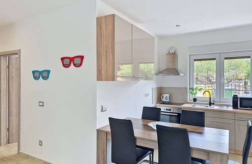 Valica Apartment | Lovely apartment for 5 people with private pool, WIFI, A/C, TV, terrace and pets allowed