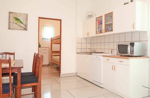Cesarica Apartment | Lovely apartment for 8 people with WIFI, pool, A/C, TV and terrace