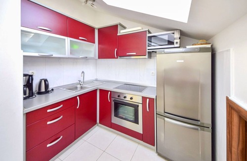 Blace Apartment | Lovely apartment for 4 guests with WIFI, A/C, TV, balcony and pets allowed