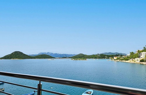 Blace Apartment | Lovely apartment for 4 guests with WIFI, A/C, TV, balcony and pets allowed