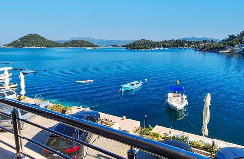 Blace Apartment | Lovely apartment for 4 guests with WIFI, A/C, TV, balcony and pets allowed
