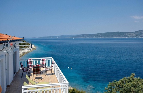 Veliki Drvenik Apartment | Lovely apartment in Drvenik Veliki with WiFi