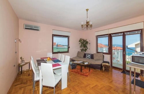 Okrug Gornji Apartment | Lovely apartment in Okrug Gornji