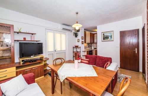 Okrug Gornji Apartment | Lovely apartment in Okrug Gornji