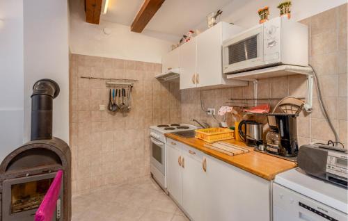 Banjol Apartment | Lovely Apartment In Banjol With Wifi