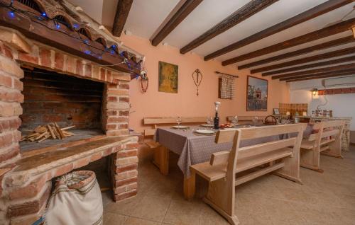 Korlat Apartment | Lovely Apartment In Korlat With Wifi