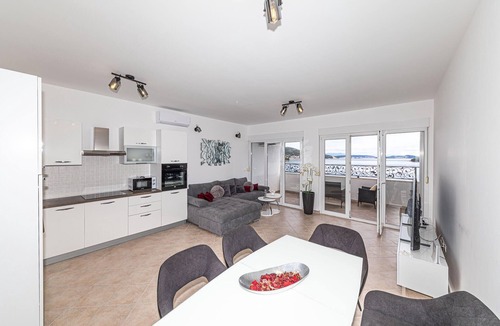 Marina Apartment | Lovely apartment in Marina with house sea view