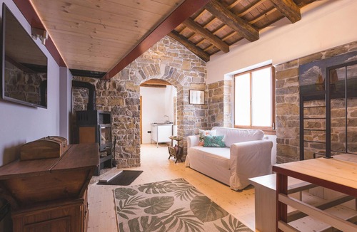 Oprtalj Apartment | Lovely apartment in Oprtalj with WiFi