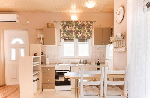 Pirovac Apartment | Lovely apartment in Pirovac with WiFi