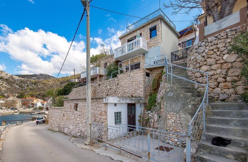 Senj Apartment | Lovely apartment in Starigrad with house sea view