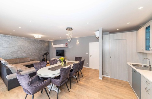 Stobrec Apartment | Lovely apartment in Stobrec with house sea view