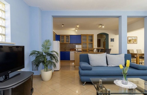 Topid Apartment | Lovely apartment with WIFI, A/C, private pool, TV, terrace, pets allowed and panoramic view