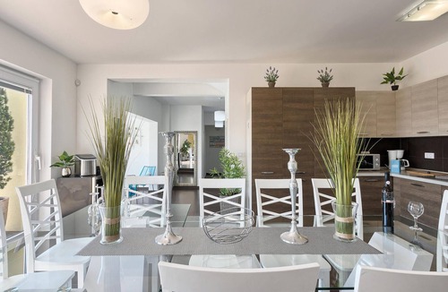 Muzini House | Lovely home in Naselje Muzini with sauna