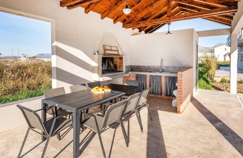 Opuzen House | Lovely home in Opuzen with outdoor swimming pool