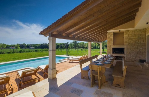 Galizana House | Lovely home in Pula with sauna