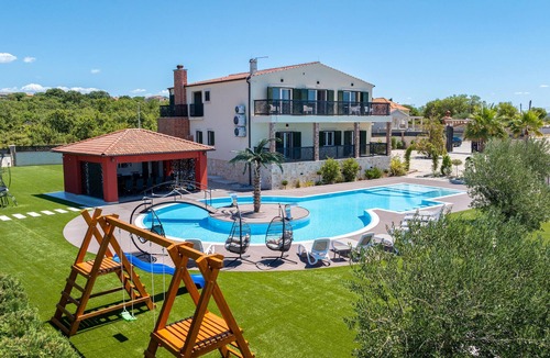 Visocane House | Lovely home in Visocane with private swimming pool, can be inside or outside