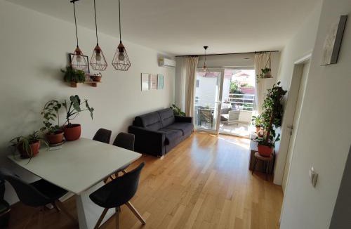 Mejasi Apartment | Lucy Apartment Split
