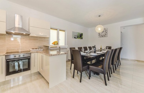 Debeljak House | Luxurious home in Debeljak with sauna