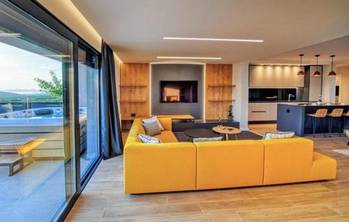 Debeljak House | Luxurious Home In Debeljak