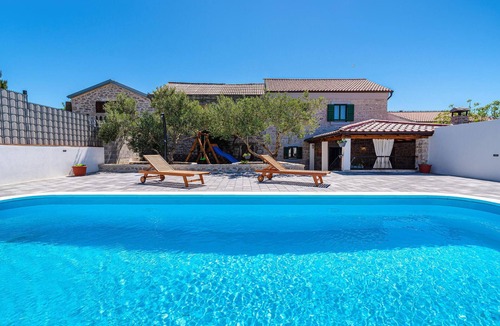 Drage House | Luxurious home in Drage