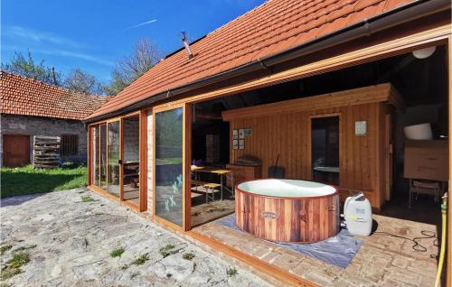 Gracac House | Luxurious Home In Gracac With Sauna