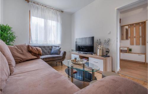 Gracac House | Luxurious Home In Gracac With Sauna