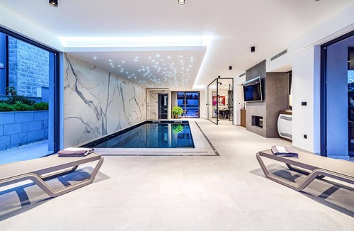 Marina House | Luxurious home in Marina with sauna