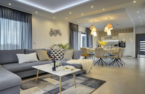 Sikici House | Luxurious home in Pula with private swimming pool, can be inside or outside
