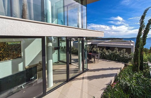 Primosten Apartment | Luxury Apartment Biseri Jadrana 6 (4+0) with shared pool by the beach in Primosten