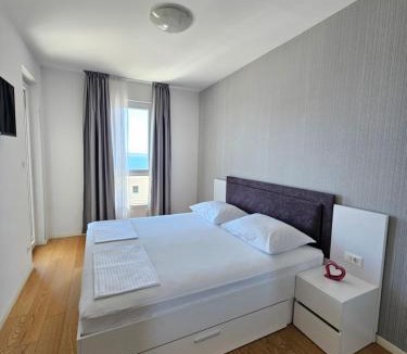 Znjan Apartment | Luxury Apartment "Ema" with sea view & parking