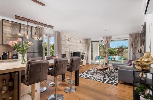 Susica Apartment | Luxury apartment Hyperion with private pool and garden
