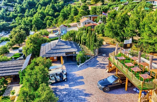 Jezera House | Luxury Glamp New Horizons IV