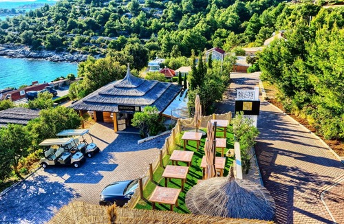 Jezera House | Luxury Glamp New Horizons IV