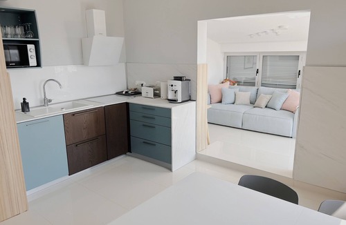 Zambratija Apartment | Luxury Sea-View Stay near Sandy Beach