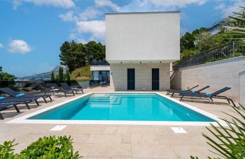 Omis Villa | Luxury, seafront Villa Petra with heated pool only 50m from beach