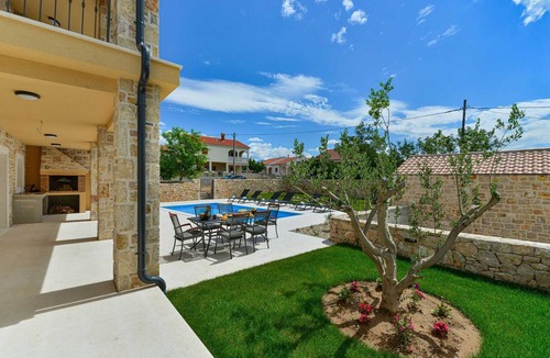 Vinjerac Villa | Luxury Villa Banovi with heated pool adapted for the disabled