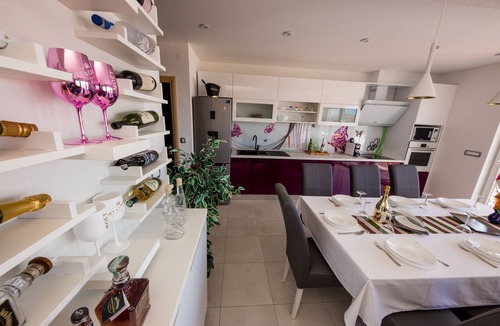 Seget Vranjica Villa | Luxury Villa Hedonist/Pool/Jacuzzi/Sauna/Gym/5bedrooms/5 bath, 11p max